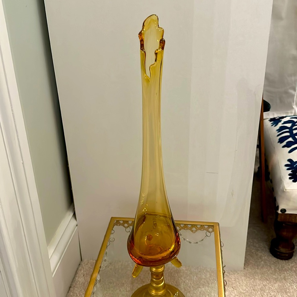 Gorgeous 1960’s Viking stretch glass vase, excellent condition